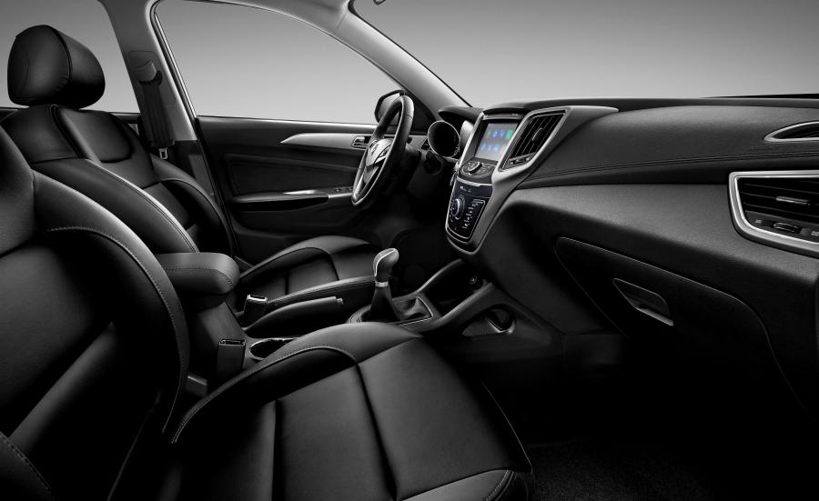 Интерьер ChangAn CS35 2017 года  (фото 2 из 14)